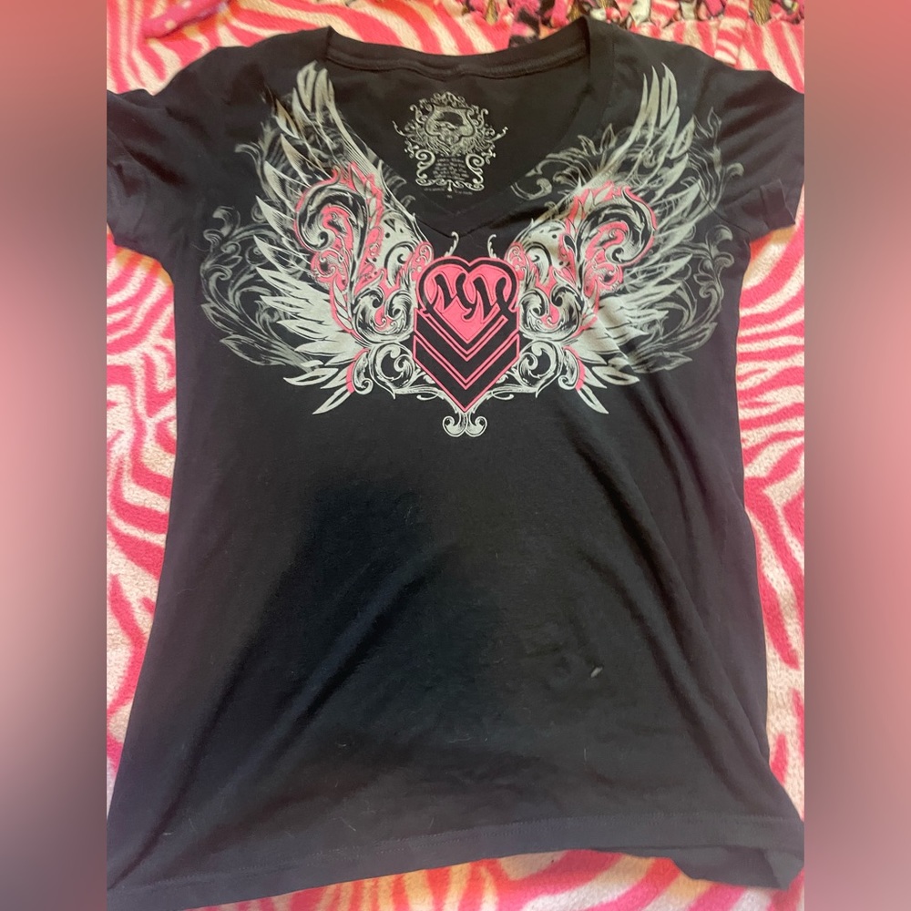 Gothic tshirt with heart wings